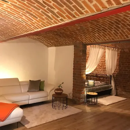 Leone Apartment