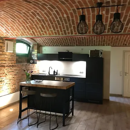 Leone Apartment *